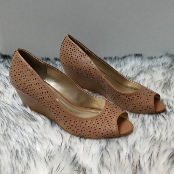 Predictions Shoes - Camel Peeptoe Wedges Size 10